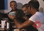 Immagine di Chiatta-gru montata Il Vietnam, 1967, secondo 62 filmato di repertorio 65675023890