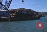 Immagine di Rimorchiatori dell esercito Il Vietnam, 1967, secondo 18 filmato di repertorio 65675023891