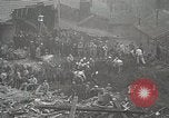 Image des opérations de sauvetage Lyon France, 1930, de la seconde 16 séquences d'archives historiques vidéo 65675023907