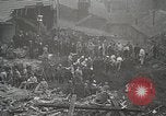 Image des opérations de sauvetage Lyon France, 1930, de la seconde 17 séquences d'archives historiques vidéo 65675023907