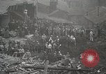 Image des opérations de sauvetage Lyon France, 1930, de la seconde 18 séquences d'archives historiques vidéo 65675023907