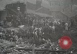 Image des opérations de sauvetage Lyon France, 1930, de la seconde 20 séquences d'archives historiques vidéo 65675023907