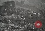 Image des opérations de sauvetage Lyon France, 1930, de la seconde 22 séquences d'archives historiques vidéo 65675023907