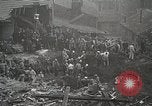 Image des opérations de sauvetage Lyon France, 1930, de la seconde 23 séquences d'archives historiques vidéo 65675023907