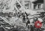 Image des opérations de sauvetage Lyon France, 1930, de la seconde 25 séquences d'archives historiques vidéo 65675023907