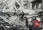 Image des opérations de sauvetage Lyon France, 1930, de la seconde 26 séquences d'archives historiques vidéo 65675023907