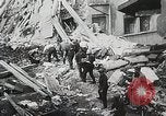 Image des opérations de sauvetage Lyon France, 1930, de la seconde 27 séquences d'archives historiques vidéo 65675023907