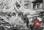 Image des opérations de sauvetage Lyon France, 1930, de la seconde 28 séquences d'archives historiques vidéo 65675023907