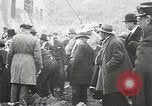 Image des opérations de sauvetage Lyon France, 1930, de la seconde 31 séquences d'archives historiques vidéo 65675023907