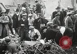 Image des opérations de sauvetage Lyon France, 1930, de la seconde 35 séquences d'archives historiques vidéo 65675023907