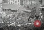 Image des opérations de sauvetage Lyon France, 1930, de la seconde 48 séquences d'archives historiques vidéo 65675023907
