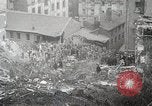 Image des opérations de sauvetage Lyon France, 1930, de la seconde 51 séquences d'archives historiques vidéo 65675023907