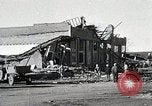 Standbild Trümmer der Häuser Ola Arkansas USA, 1930, aus Sekunde 24 historischem Filmmaterial Videoclip 65675023908