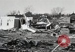 Standbild Trümmer der Häuser Ola Arkansas USA, 1930, aus Sekunde 59 historischem Filmmaterial Videoclip 65675023908