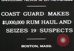 Image Rhum de la garde côtière dans l'interdiction de saisie Boston Massachusetts USA, 1930, de la seconde 7 séquences d'archives historiques vidéo 65675023912