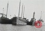 Image Rhum de la garde côtière dans l'interdiction de saisie Boston Massachusetts USA, 1930, de la seconde 12 séquences d'archives historiques vidéo 65675023912