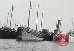 Image Rhum de la garde côtière dans l'interdiction de saisie Boston Massachusetts USA, 1930, de la seconde 17 séquences d'archives historiques vidéo 65675023912