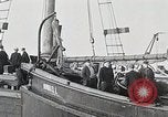 Image Rhum de la garde côtière dans l'interdiction de saisie Boston Massachusetts USA, 1930, de la seconde 19 séquences d'archives historiques vidéo 65675023912