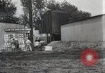 Image Liqueur fédéral durant la prohibition raid Downey California USA, 1932, de la seconde 19 séquences d'archives historiques vidéo 65675023913