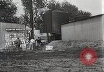 Image Liqueur fédéral durant la prohibition raid Downey California USA, 1932, de la seconde 21 séquences d'archives historiques vidéo 65675023913