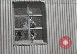 Image Liqueur fédéral durant la prohibition raid Downey California USA, 1932, de la seconde 39 séquences d'archives historiques vidéo 65675023913