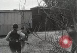 Image Liqueur fédéral durant la prohibition raid Downey California USA, 1932, de la seconde 43 séquences d'archives historiques vidéo 65675023913
