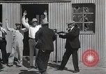 Image Liqueur fédéral durant la prohibition raid Downey California USA, 1932, de la seconde 53 séquences d'archives historiques vidéo 65675023913
