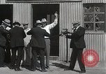 Image Liqueur fédéral durant la prohibition raid Downey California USA, 1932, de la seconde 62 séquences d'archives historiques vidéo 65675023913
