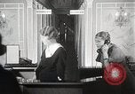 Immagine di Hoover e Roosevelt stili di capelli New York United States USA, 1932, secondo 26 filmato di repertorio 65675023915