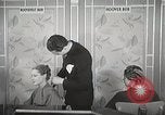 Immagine di Hoover e Roosevelt stili di capelli New York United States USA, 1932, secondo 34 filmato di repertorio 65675023915