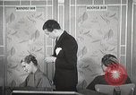 Immagine di Hoover e Roosevelt stili di capelli New York United States USA, 1932, secondo 42 filmato di repertorio 65675023915