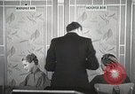 Immagine di Hoover e Roosevelt stili di capelli New York United States USA, 1932, secondo 43 filmato di repertorio 65675023915
