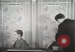 Immagine di Hoover e Roosevelt stili di capelli New York United States USA, 1932, secondo 44 filmato di repertorio 65675023915