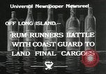 Immagine di Coast Guard perseguire bootlegger in divieto Long Island New York USA, 1933, secondo 3 filmato di repertorio 65675023920