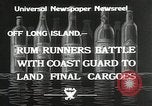 Immagine di Coast Guard perseguire bootlegger in divieto Long Island New York USA, 1933, secondo 7 filmato di repertorio 65675023920