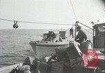 Immagine di Coast Guard perseguire bootlegger in divieto Long Island New York USA, 1933, secondo 13 filmato di repertorio 65675023920