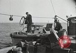 Immagine di Coast Guard perseguire bootlegger in divieto Long Island New York USA, 1933, secondo 16 filmato di repertorio 65675023920
