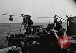 Immagine di Coast Guard perseguire bootlegger in divieto Long Island New York USA, 1933, secondo 17 filmato di repertorio 65675023920