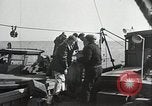 Immagine di Coast Guard perseguire bootlegger in divieto Long Island New York USA, 1933, secondo 24 filmato di repertorio 65675023920