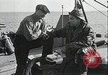 Immagine di Coast Guard perseguire bootlegger in divieto Long Island New York USA, 1933, secondo 28 filmato di repertorio 65675023920