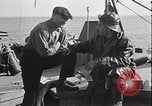 Immagine di Coast Guard perseguire bootlegger in divieto Long Island New York USA, 1933, secondo 29 filmato di repertorio 65675023920