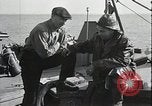 Immagine di Coast Guard perseguire bootlegger in divieto Long Island New York USA, 1933, secondo 30 filmato di repertorio 65675023920