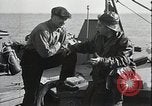 Immagine di Coast Guard perseguire bootlegger in divieto Long Island New York USA, 1933, secondo 31 filmato di repertorio 65675023920