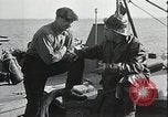 Immagine di Coast Guard perseguire bootlegger in divieto Long Island New York USA, 1933, secondo 32 filmato di repertorio 65675023920