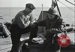 Immagine di Coast Guard perseguire bootlegger in divieto Long Island New York USA, 1933, secondo 35 filmato di repertorio 65675023920