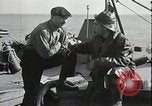 Immagine di Coast Guard perseguire bootlegger in divieto Long Island New York USA, 1933, secondo 40 filmato di repertorio 65675023920