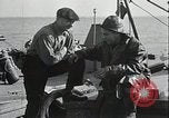Immagine di Coast Guard perseguire bootlegger in divieto Long Island New York USA, 1933, secondo 41 filmato di repertorio 65675023920