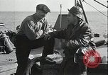 Immagine di Coast Guard perseguire bootlegger in divieto Long Island New York USA, 1933, secondo 44 filmato di repertorio 65675023920