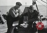 Immagine di Coast Guard perseguire bootlegger in divieto Long Island New York USA, 1933, secondo 45 filmato di repertorio 65675023920