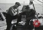 Immagine di Coast Guard perseguire bootlegger in divieto Long Island New York USA, 1933, secondo 47 filmato di repertorio 65675023920